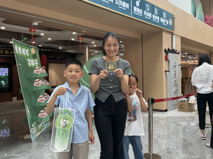 5月31日，呈坎服务区的端午特色活动为司乘旅客带去欢乐.jpg